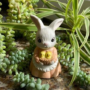 🐣Vintage🐇Bunny & Baby Chicks Small Figurine